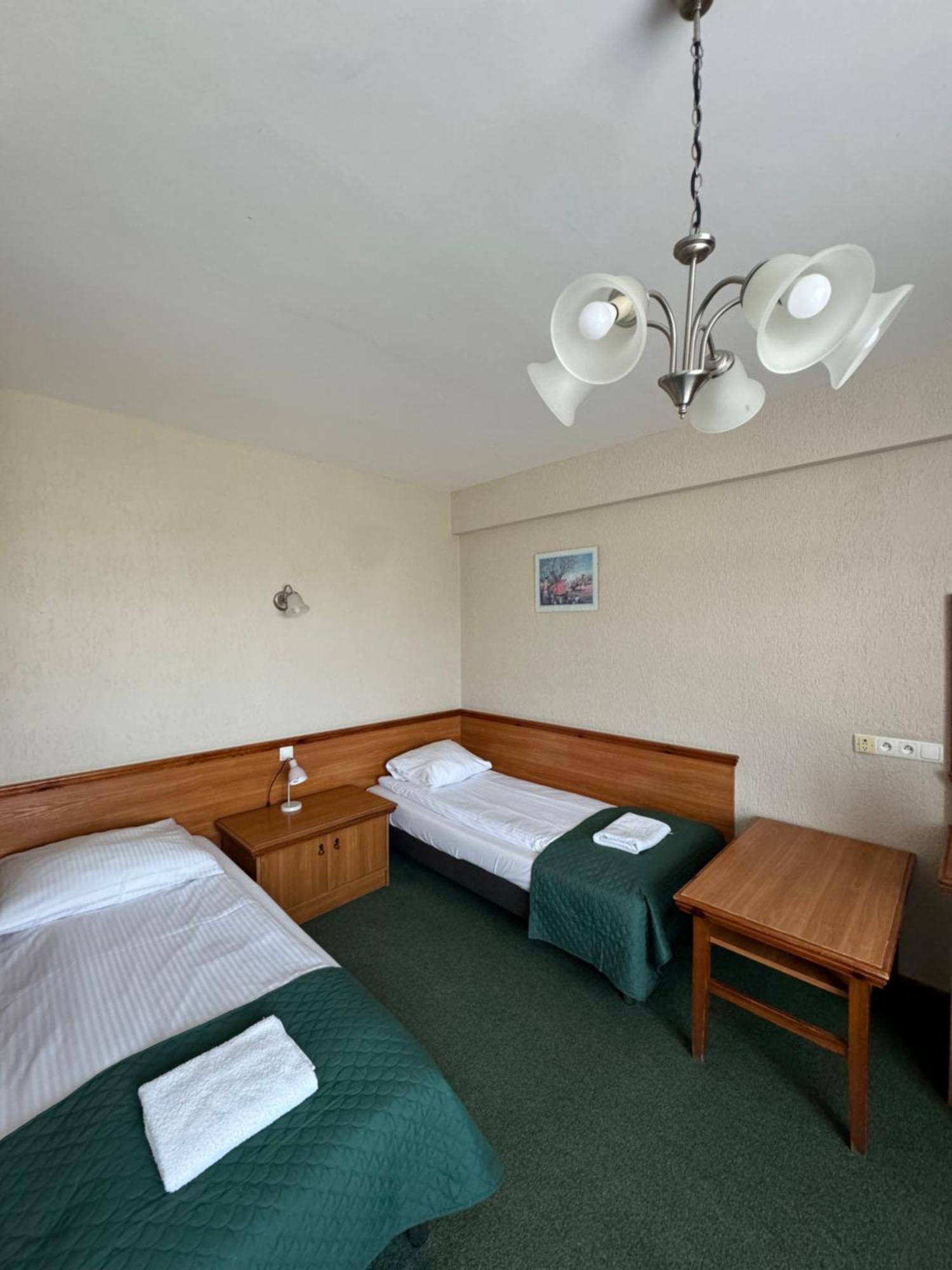 Hotel Victoria Łubowo Esterno foto