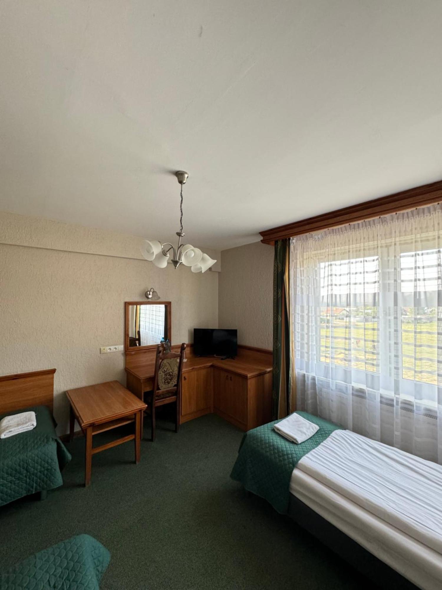Hotel Victoria Łubowo Esterno foto