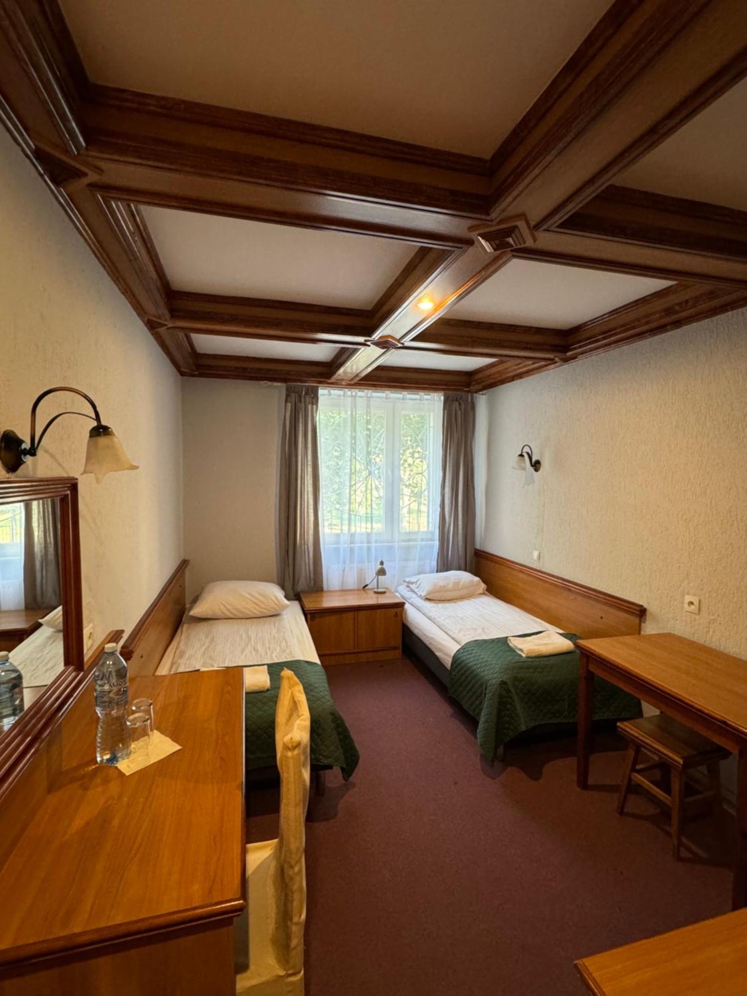 Hotel Victoria Łubowo Esterno foto