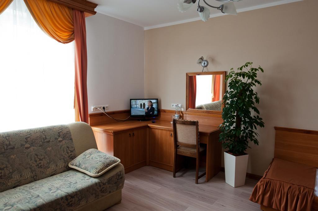Hotel Victoria Łubowo Esterno foto