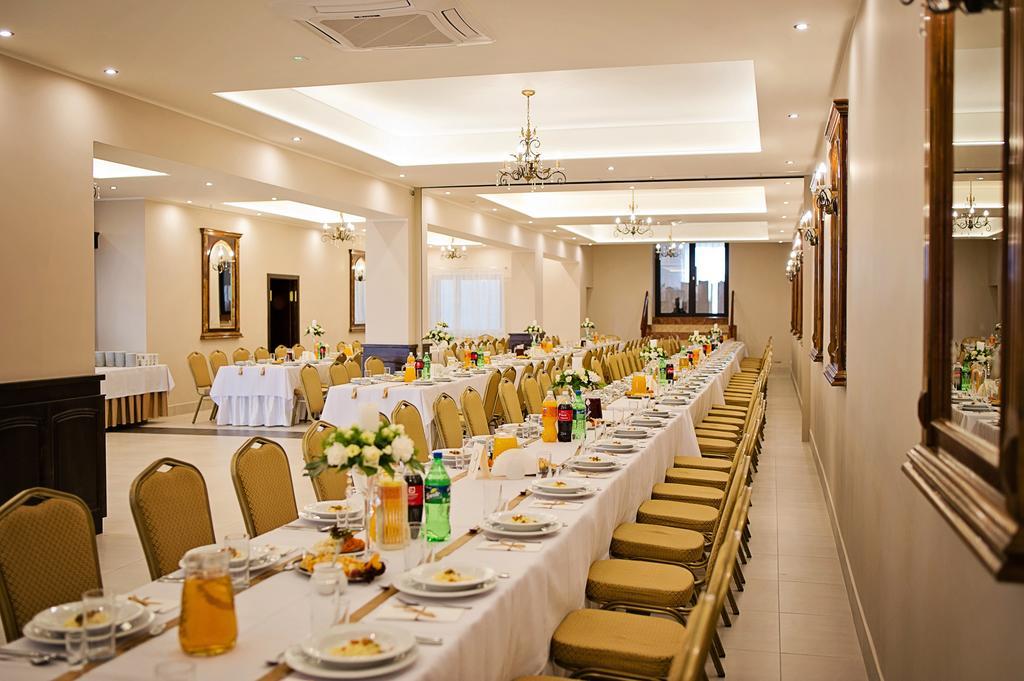 Hotel Victoria Łubowo Esterno foto
