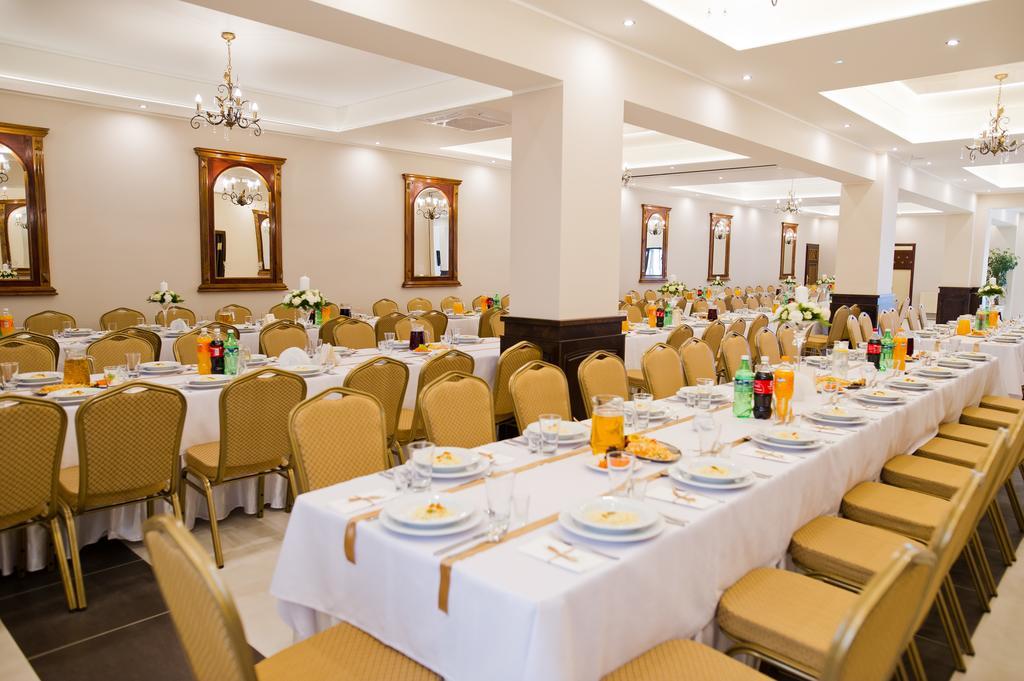 Hotel Victoria Łubowo Esterno foto
